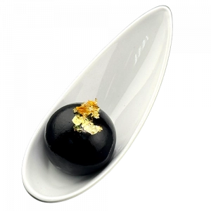 Фотография Конфета из дичи в черничной глазури