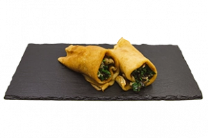 Фотография Блин с грибами, курицей и шпинатом