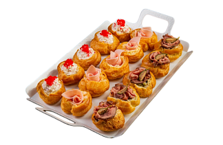 Фотография Трио профитролей с ростбифом, снежный крабом и ветчиной