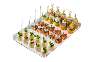 Фотография Трио канапе буженина, сыр фета и цыпленок